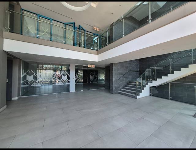 1,300M² OFFICE TO LET IN WAVERLEY